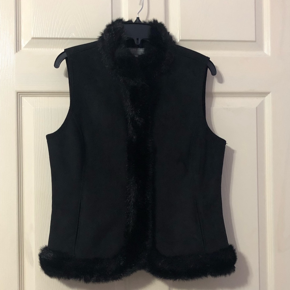 Ann Taylor Women’s Black Vest Medium